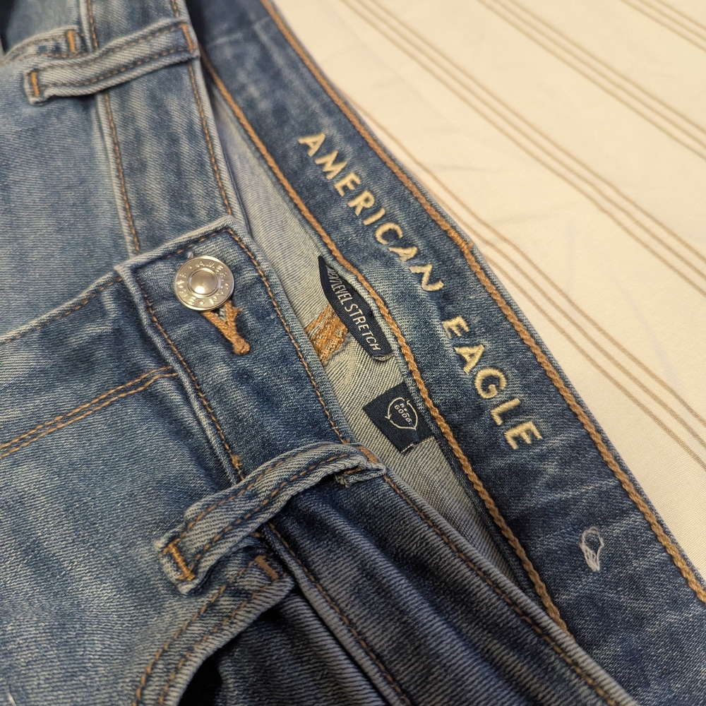 American Eagle Light Blue Jeans - Picture 4 of 6